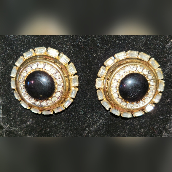 Valentino Garavani 🇨🇮 Italian VTG Black Cabachon Gold Plated Clip-on Earrings - Picture 7 of 10